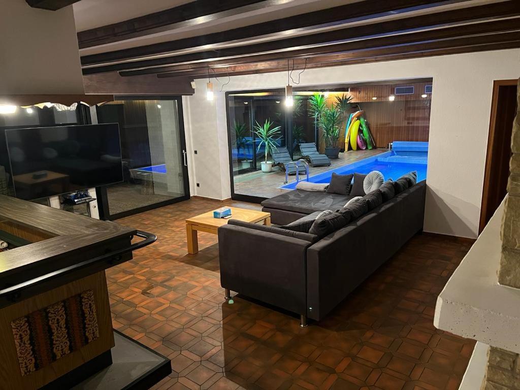 Park Villa Ferienwohnung Mit Pool Und 3 Schlafzimmer Uelzen Kültér fotó